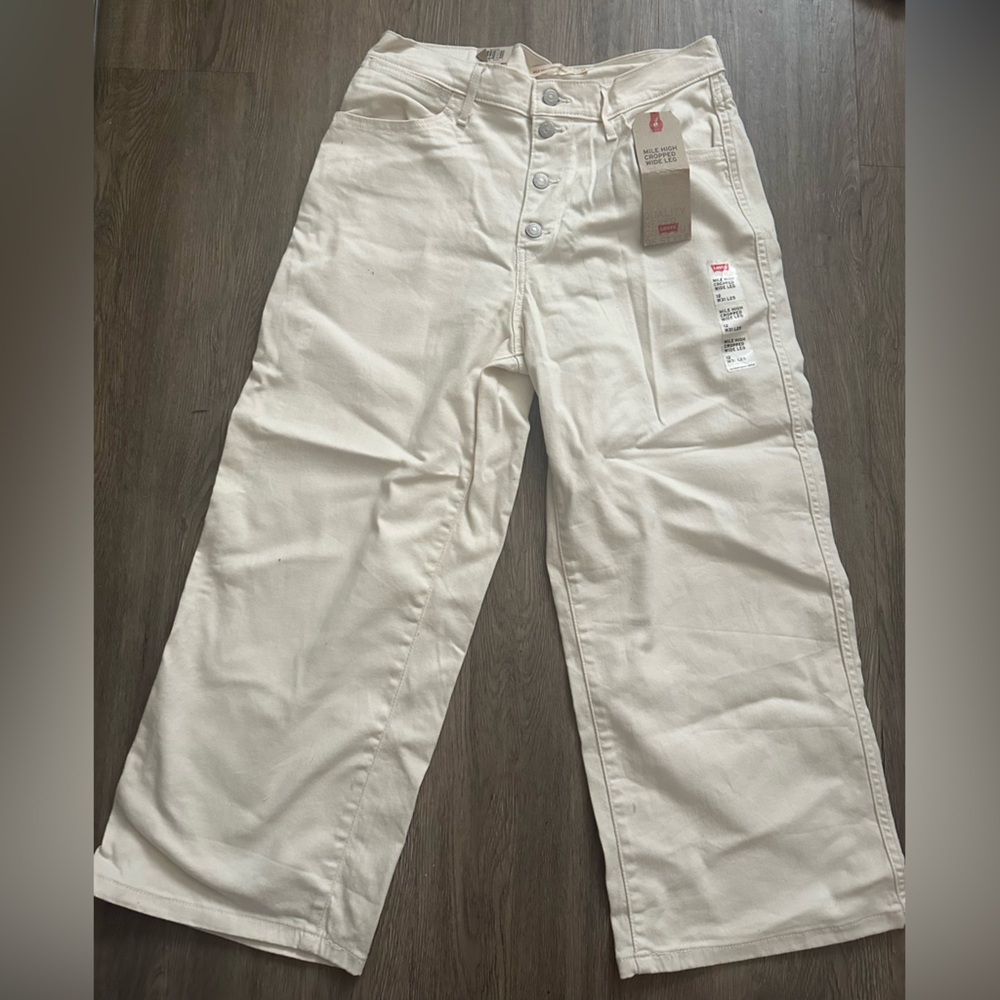 NWT NEVER WORN LEVI WIDE CROPPED CREAM PANTS